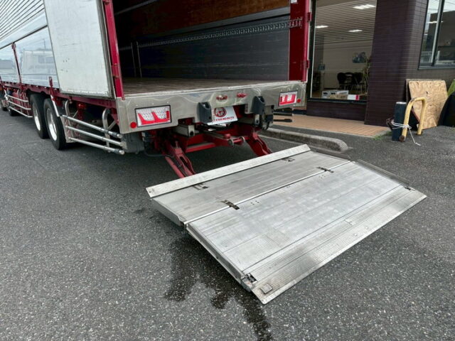 日野：17プロフィア：ハイルーフ：ウィング：メッキ多数：格納パワーゲート