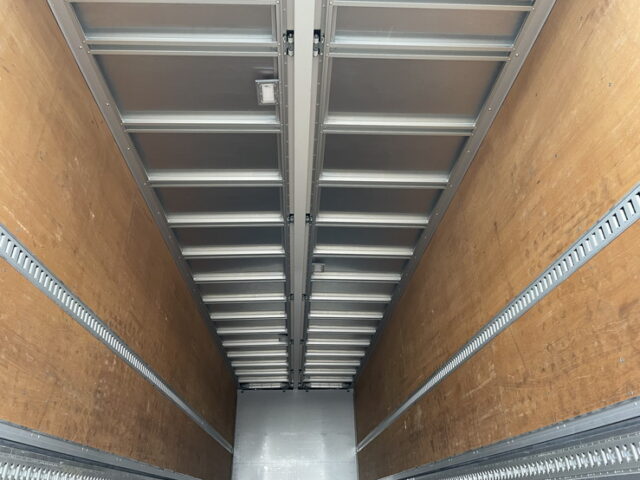 日野：17プロフィア：アルミウィング：ハイルーフ：7MT：リア門口ステンレス：アルミホイール：フロントバイザー ステンレス多数