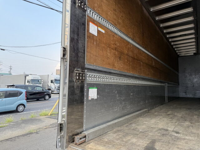 日野：17プロフィア：ハイルーフ：ウィング：アルミホイール：リア門口ステンレス