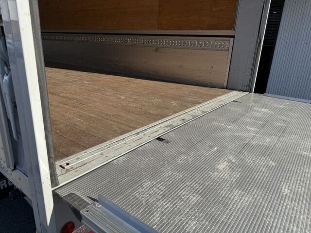 日野：17レンジャー：ハイルーフ：ウィング：6200ワイド：エアサス：跳上パワーゲート