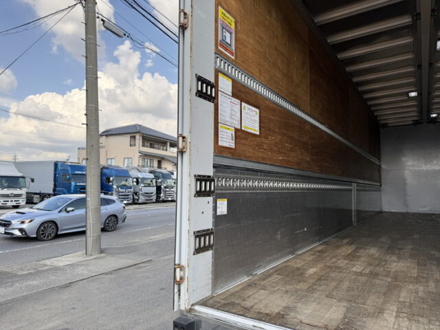 日野：17プロフィア：ハイルーフ：ウィング：メッキ多数：ステンレス多数：プロシフト