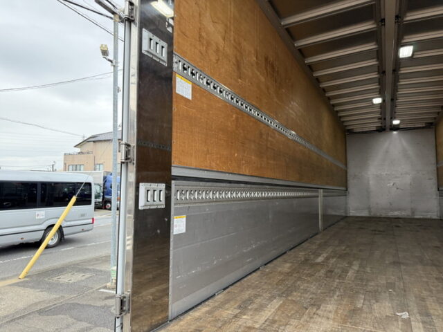 17スーパーグレート：ハイルーフ：メッキ多数：アルミホイール：リア門口ステンレス