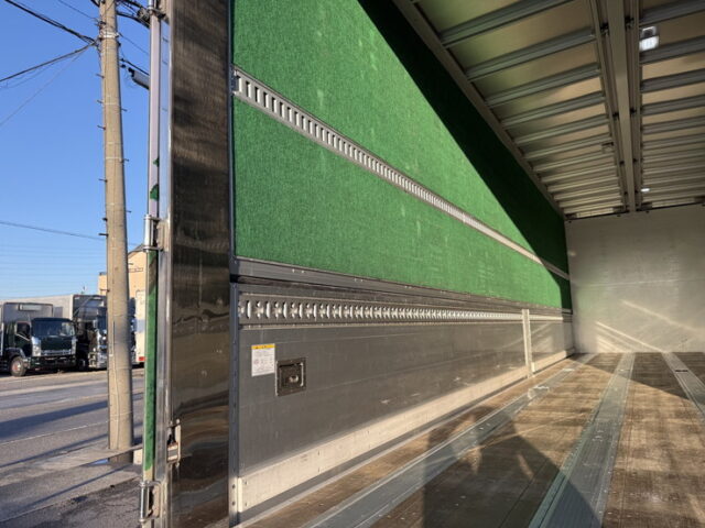 いすゞ：ギガ：ハイルーフ：ウィング：メッキ多数：ステンレス多数：エアローラー