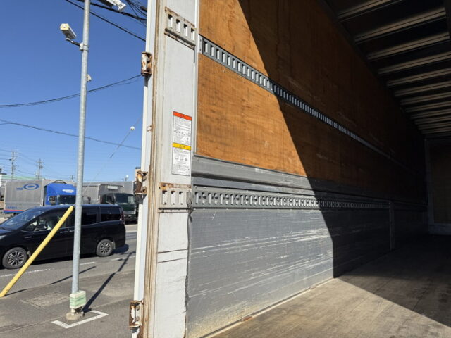 日野：17プロフィア：ハイルーフ：ウィング：メッキ多数：アルミホイール：プロシフト