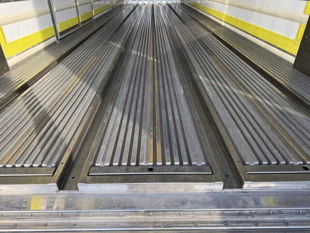 17スーパーグレート：ハイルーフ：冷凍バン：左観音扉2枚：サブエンジン：2エバ