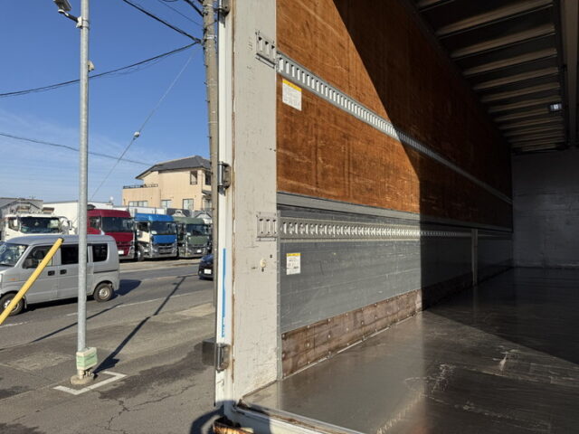 スーパーグレート：ウィング：メッキ多数：アルミホイール：ステンレス床：7速MT