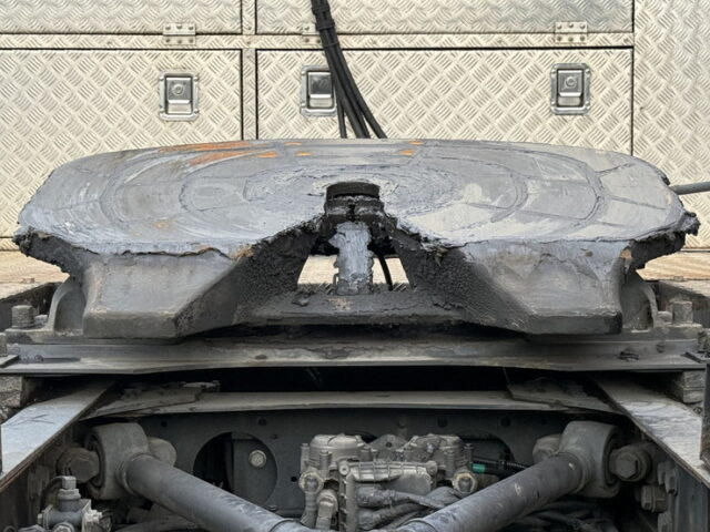 17スーパーグレート：ハイルーフ：トレーラーヘッド：ブタ鼻：第5輪荷重11.500㎏