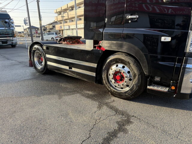 日野:プロフィア:ハイルーフ:トレーラーヘッド:メッキ多数:後輪エアサス:480馬力