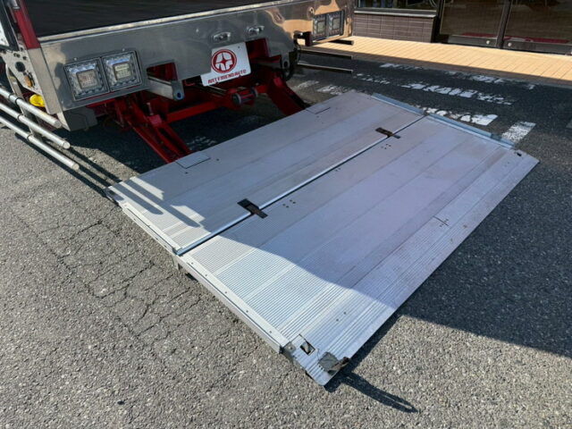 17スーパーグレート:ハイルーフ:ウィング:メッキ多数:アルミホイール:格納ゲート