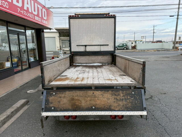 【現状】いすゞ：エルフ：平ボデー：架装多数：マニ割り：5トン未満：2駆/4駆切換付き