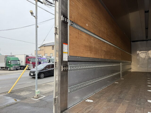 17スーパーグレート：ハイルーフ：ウィング：プレミアムライン：リア門口ステンレス