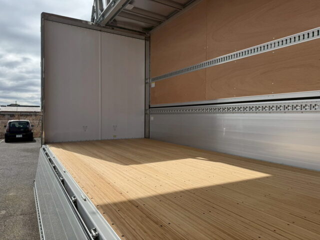 24スーパーグレート:スーパーハイルーフ:ウィング:アルミホイール:リア門口ステンレス