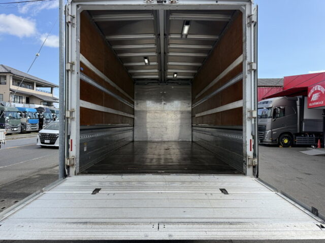 ファイター:ウィング:6200ワイド:後輪エアサス:格納ゲート:240馬力