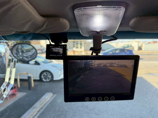 タイタンダッシュ：平ボデー：架装多数：標準幅：アオリステンレス張り：マニ割り