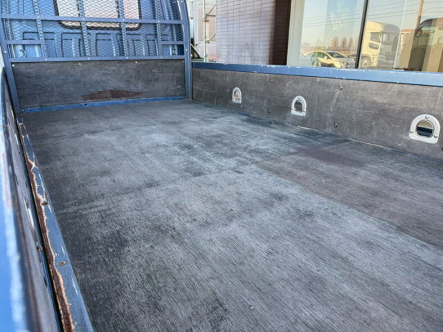 いすゞ:エルフ:平ボデー:標準幅:10尺長:マニ割り:ハイグレード:140馬力