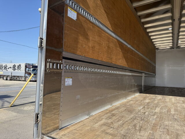 いすゞ：ギガ：ハイルーフ：ウィング：アルミホイール：リア門口ステンレス：低走行