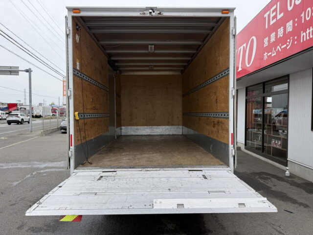 日野：デュトロ：バン：ワイドロング：格納ゲート：左スライドドア：AT車：準中型免許