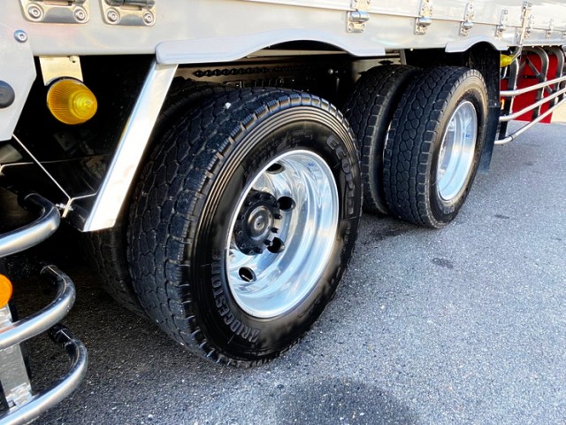 【527】UDトラックス　クオン　カスタム　ハイルーフ　ウィング　門口ステンレス