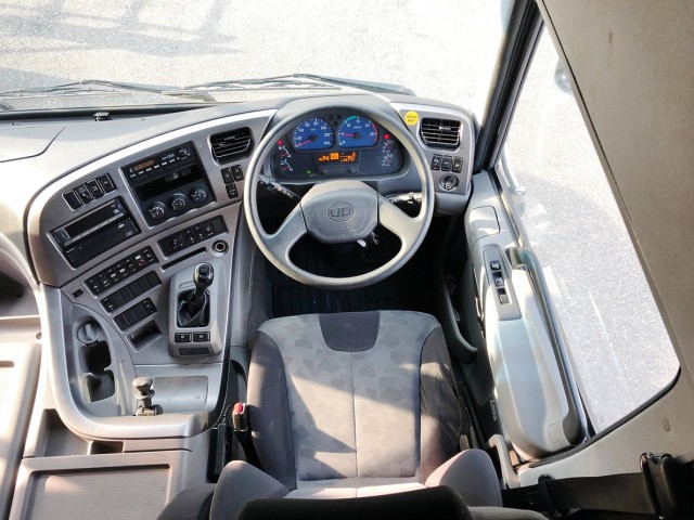 【243】ＵＤトラックスクオン　低床　アルミウイング　総輪エアサス　