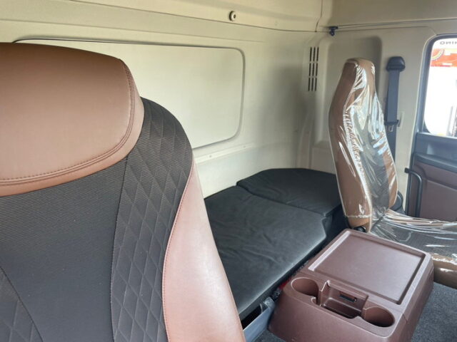 日野　プロフィア　ハイルーフ　ウィング　アルミホイール　ステンレスサイドバンパー　リア門口ステンレス　　