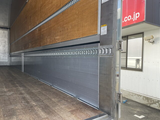 日野　17プロフィア　ハイルーフ　ウィング　リア門口ステンレス　アルミホイール