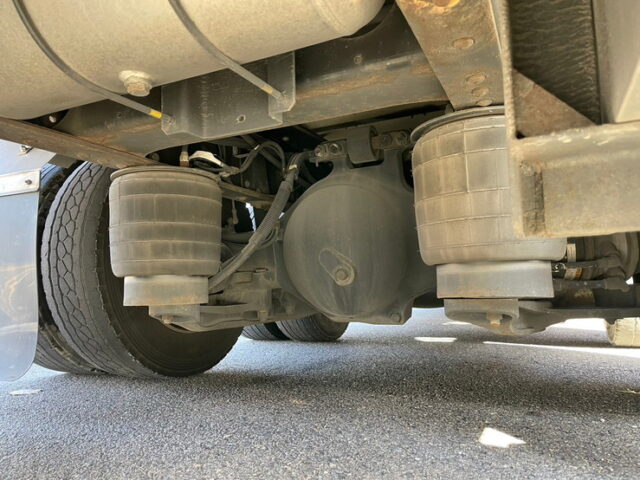 プロフィア　ハイルーフ　ウィング　新品★ステンレスパーツ/メッキホイール　木床　7速MT　380馬力