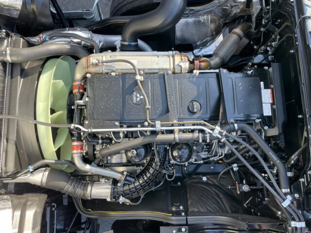 17スーパーグレート　トレーラーヘッド　ハイルーフ　未使用　E尺　460馬力　第5輪荷重11.500㎏　プレミアムライン