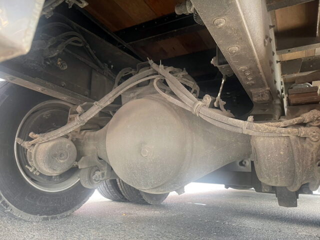 ギガ　平セルフ　4段クレーン　３軸　２デフ　ラジコン付　重機運搬仕様　歩み板付　ハイジャッキ