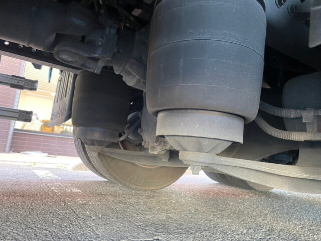 日野　17プロフィア　ハイルーフ　アルミウィング　アルミホイール　AT　メッキパーツ多数