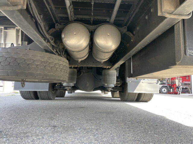 日野　17プロフィア　ハイルーフ　ウィング　7速MT　380馬力　81万km時ディーラーにてエンジン交換