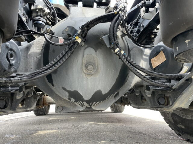 日野　17プロフィア　トレーラーヘッド　ハイルーフ　メッキ多数　アルミホイール　第5輪11.500㎏