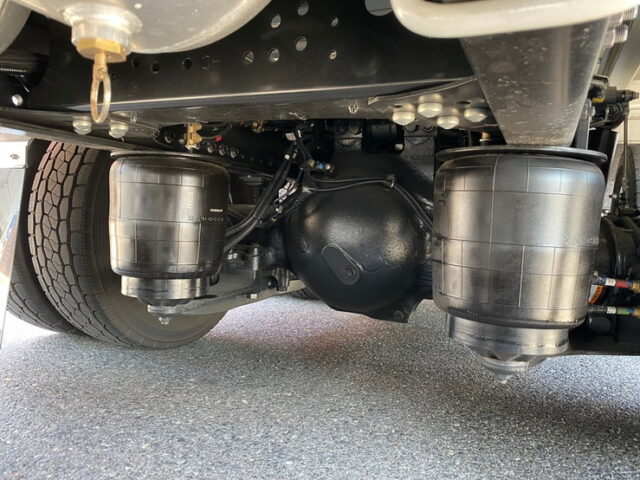 【875】R3　登録済未使用車　17プロフィア　ハイルーフ　ウィング　寒冷地仕様　格納ゲート付