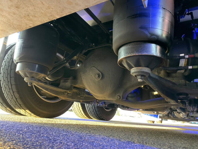 【1450】R1　17プロフィア　ハイルーフ　ウィング　メッキ多数　ステンレス多数【委託販売】