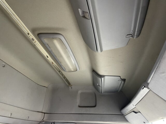 日野　プロフィア　ハイルーフ　ウィング　寝台メッキ　ステンレス多数