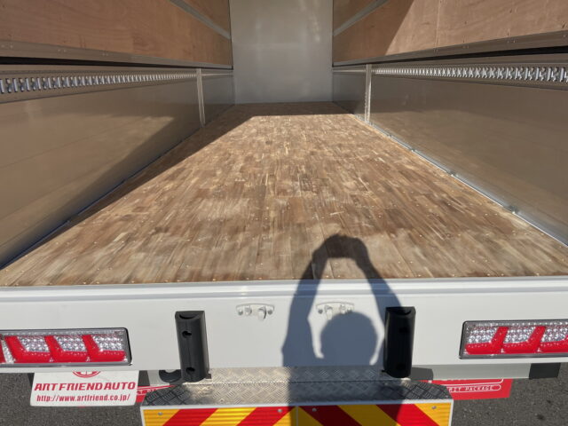 いすゞ　ギガ　ハイルーフ　ウィング　未使用車　アルミホイール　メッキ多数