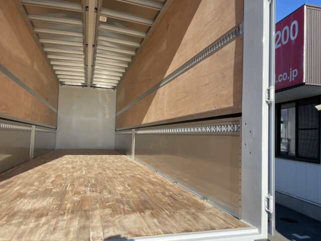 いすゞ　ギガ　ハイルーフ　ウィング　未使用車　アルミホイール　メッキ多数