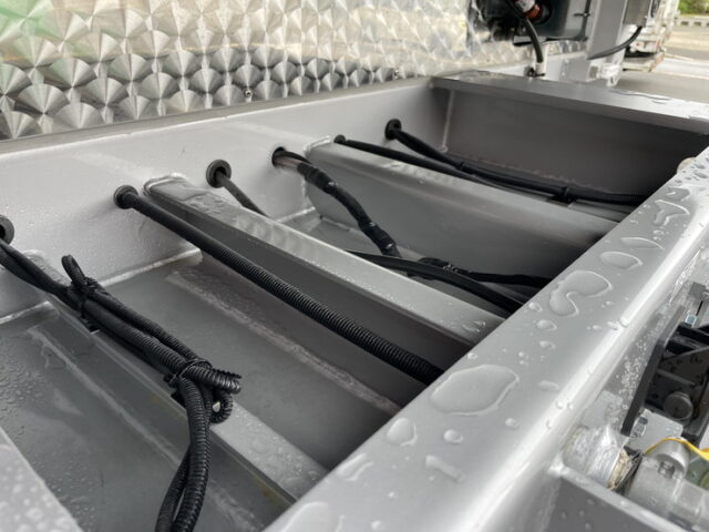 トレクス：トレーラー：冷凍ウィング：未使用：3軸：リフトアクスル：前壁：冷凍機