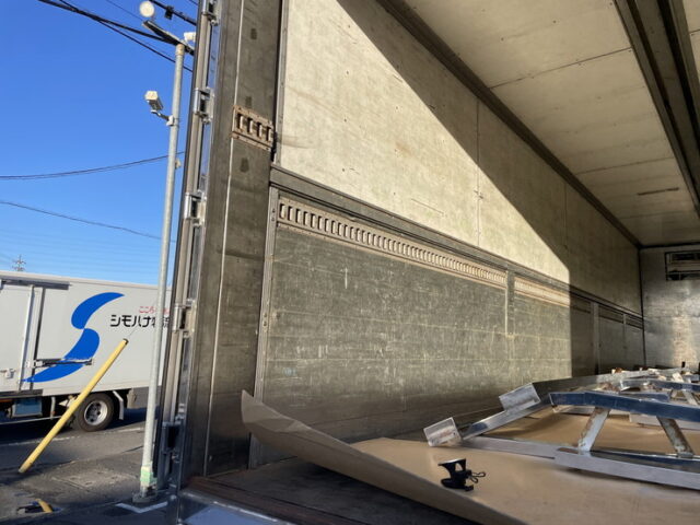 いすゞ：ギガ：冷凍ウィング：造りボディ：ステンレス多数：エアサス：1M10アオリ