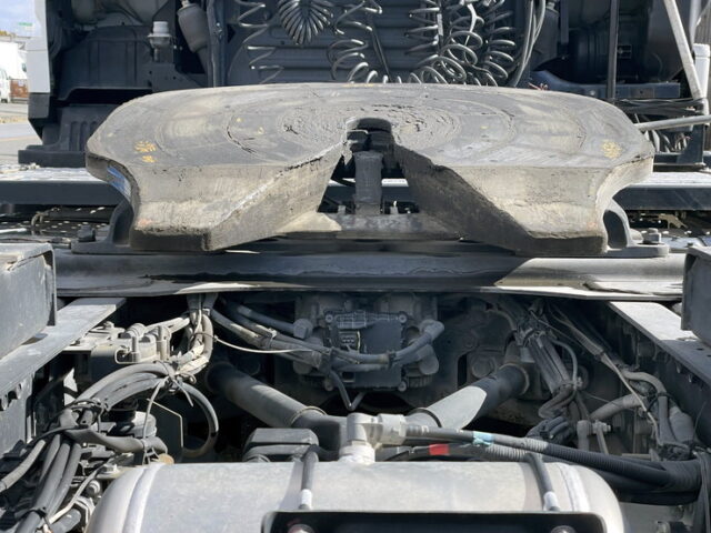 日野：17プロフィア：ハイルーフ：トレーラーヘッド：アルミホイール：ブタ鼻