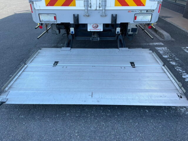 いすゞ:フォワード:ワイド:210馬力:アルミウィング:格納パワーゲート:リアエアサス:アルミホイール