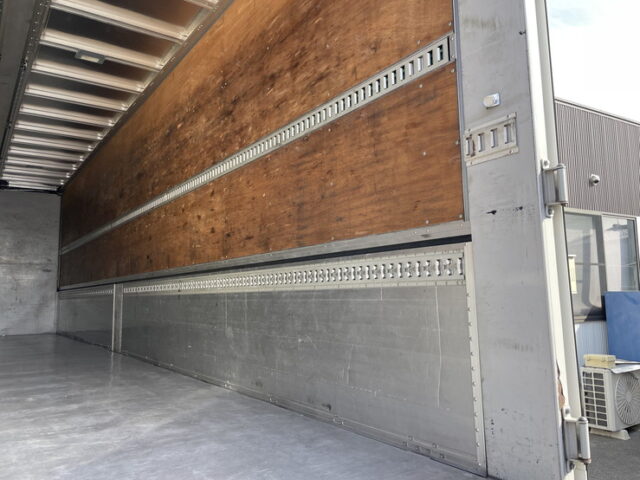 日野　17プロフィア　ハイルーフ　ウィング　後輪エアサス　380馬力