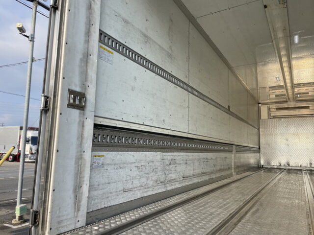 いすゞ：ギガ：冷凍ウィング：菱重製直結冷凍機：ジョロダーレール4列：アルミシマ床