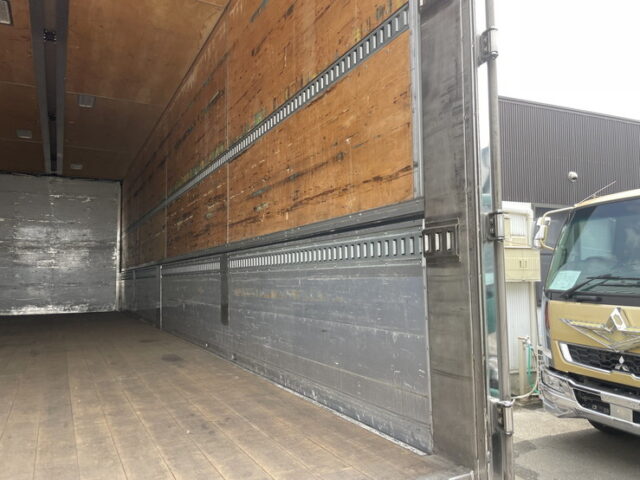 日野：プロフィア：ハイルーフ：ウィング：メッキ多数：ステンレス多数　