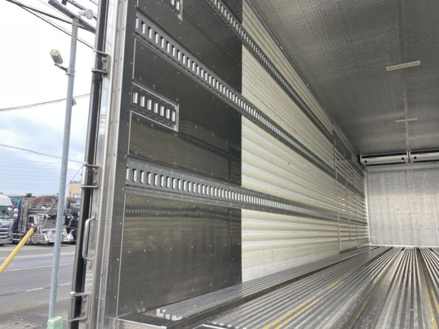 いすゞ　ギガ　ハイルーフ　冷凍バン　サブエンジン　両側観音扉　ステンレス多数