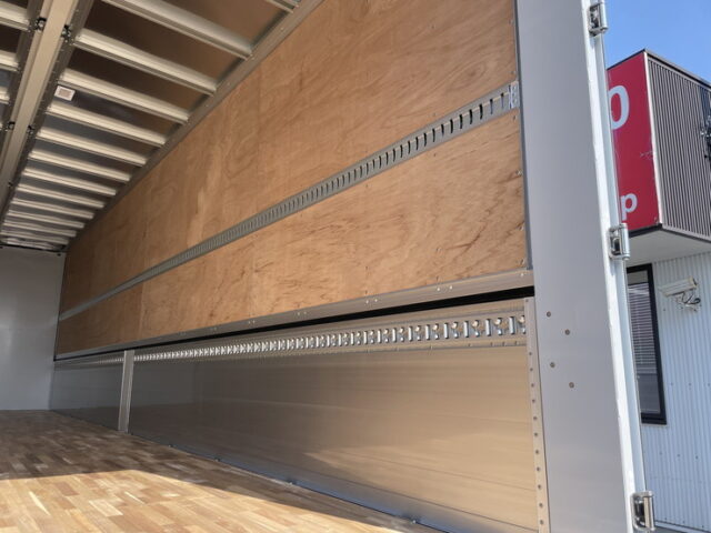 現行スーパーグレート：スーパーハイルーフ：ウィング：プレミアムライン：未使用