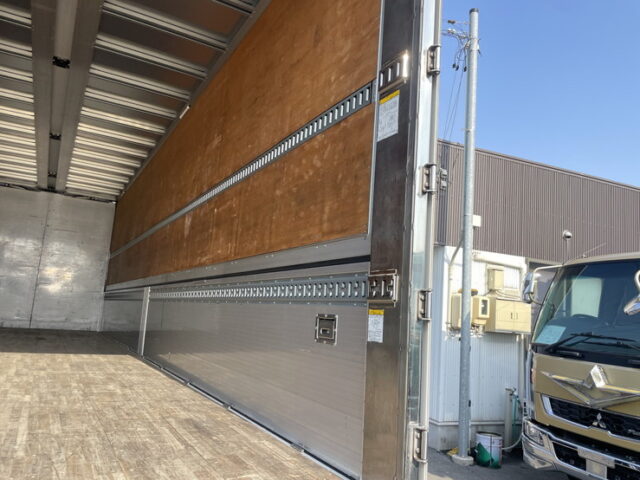 日野：17プロフィア：ハイルーフ：ウィング：メッキ多数：アルミホイール