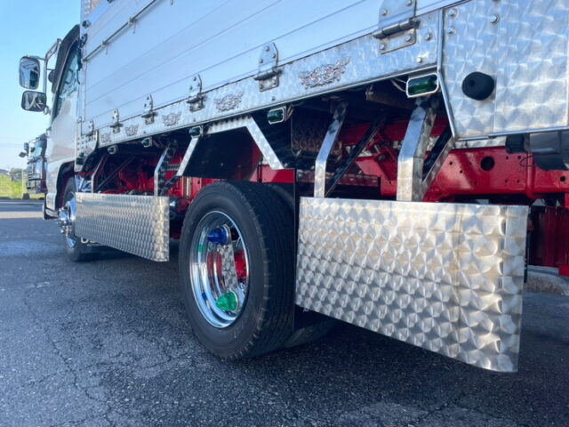 いすゞ：エルフ：造り平ボディ：内装生地張り：5MT：オバＱバンパー：フロントバイザー：架装多数