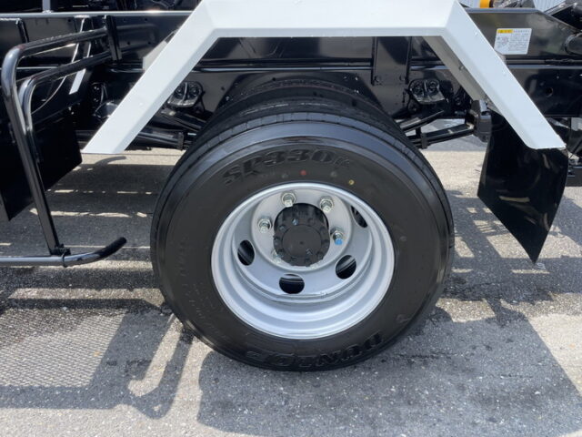 いすゞ：フォワード：登録済未使用：アームロール：3人乗り：ベッドレス：積載3.750㎏