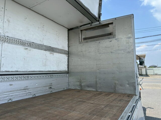 ファイター：6200ワイド：冷凍ウィング：板バネ：木床：アルミホイール：ステンレスサイドバンパー