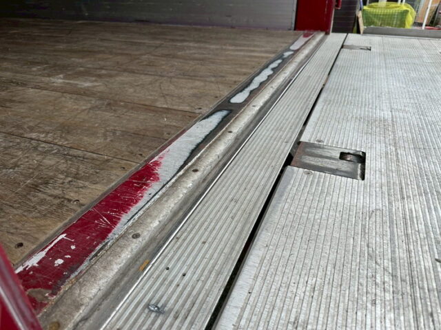 日野：17プロフィア：ハイルーフ：ウィング：メッキ多数：格納パワーゲート